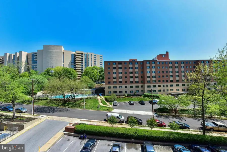 1300 Army Navy Dr #608, Arlington, VA 22202 - #2