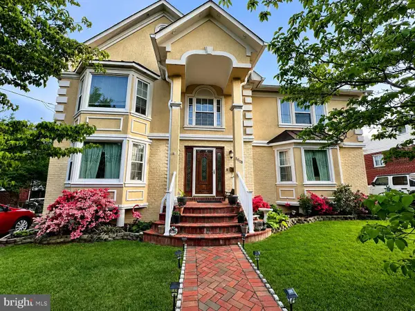 5868 Arlington Blvd, ARLINGTON, VA 22204