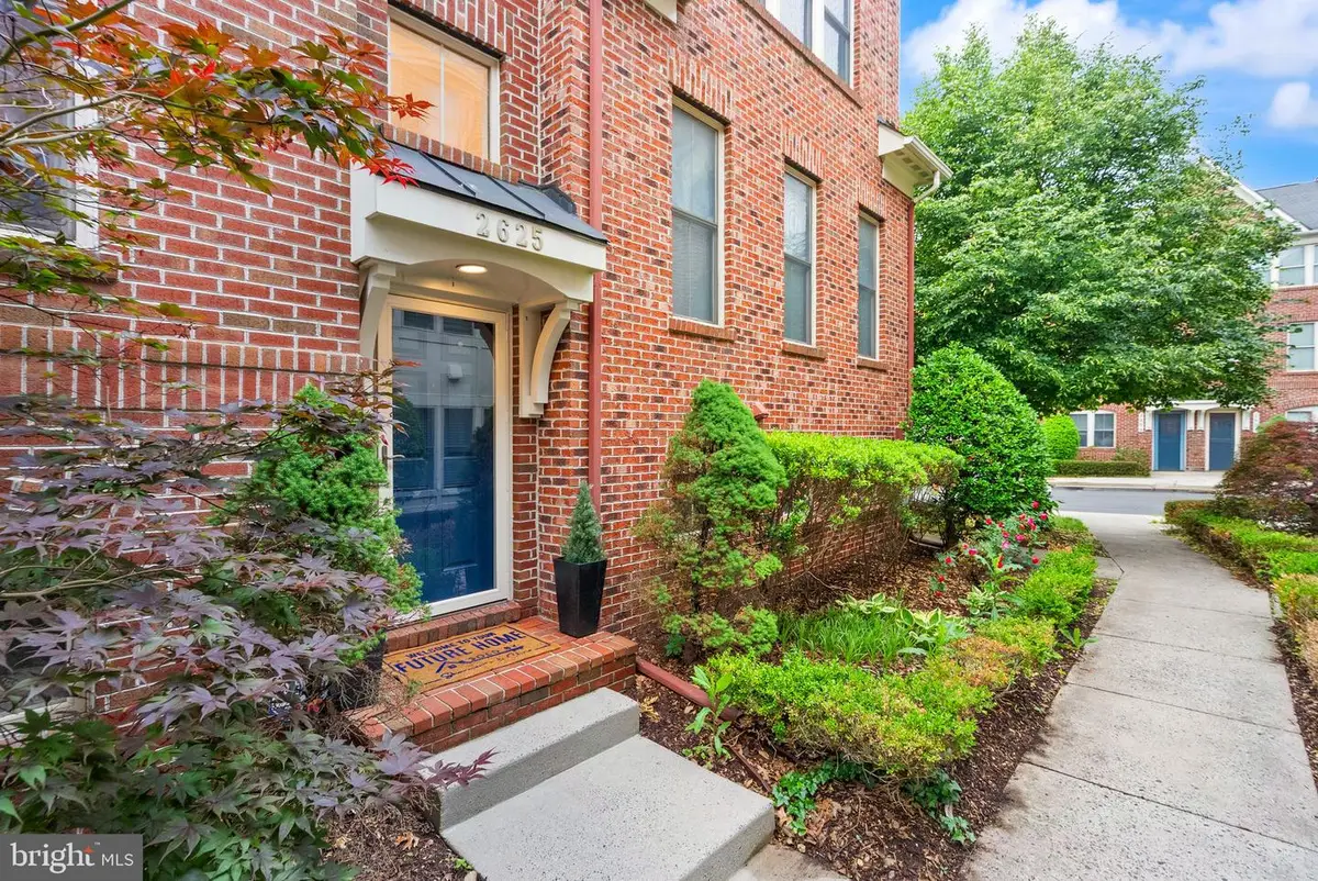 2625 S Kenmore Ct S, Arlington, VA 22206 - #1