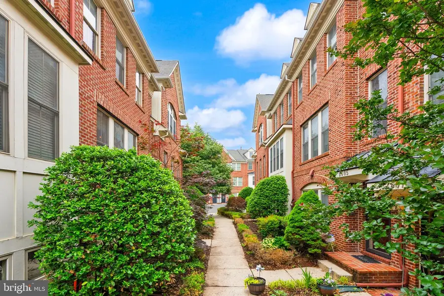 2625 S Kenmore Ct S, Arlington, VA 22206 - #3