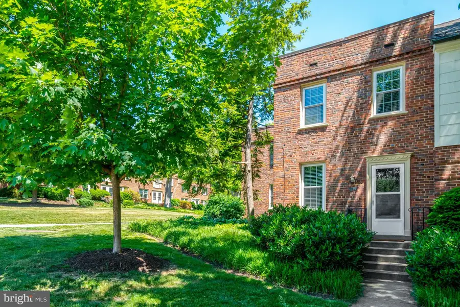 1303 S Barton St #211, Arlington, VA 22204 - #2
