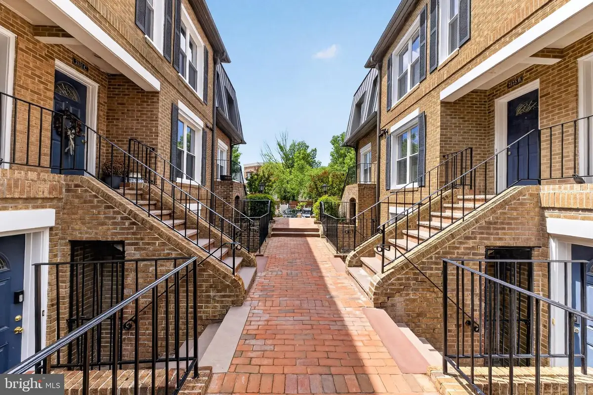 2125 N Monroe St #2, Arlington, VA 22207 - #1