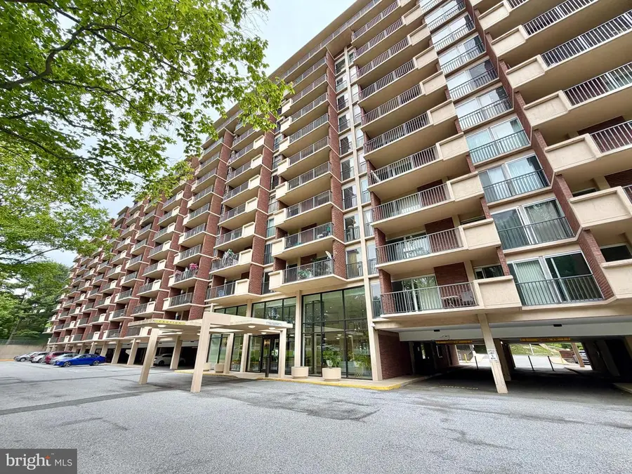 1300 Army Navy Dr #823, Arlington, VA 22202 - #2