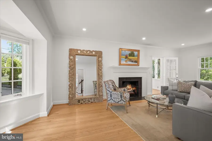 3075 N Pollard St N, Arlington, VA 22207 - #2