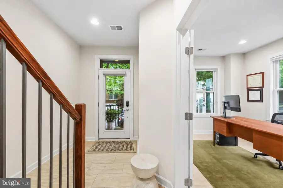 1121 S Lincoln St, Arlington, VA 22204 - #3