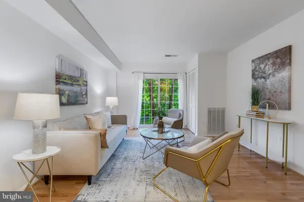 2050 N Calvert St #104, ARLINGTON, VA 22201