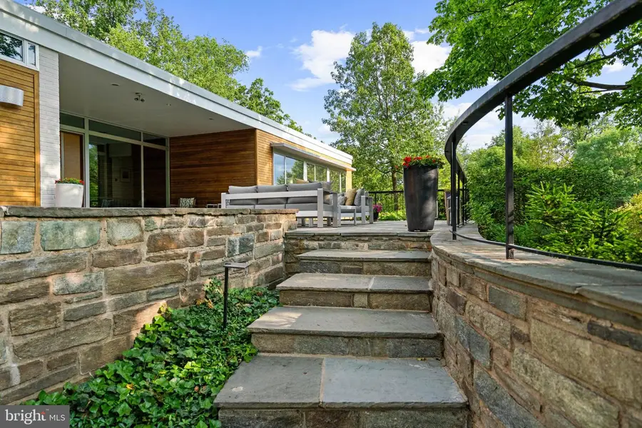 2533 N Ridgeview Rd, Arlington, VA 22207 - #2