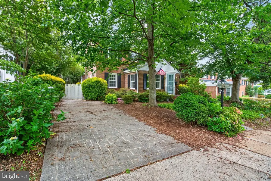 1521 N Kenilworth St, Arlington, VA 22205 - #2