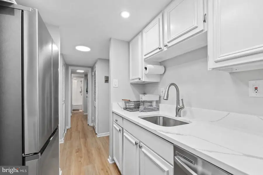 1300 Army Navy Dr #320, Arlington, VA 22202 - #2
