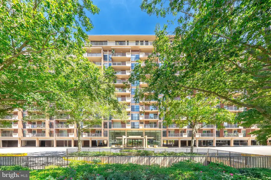 1300 Army Navy Dr #819, Arlington, VA 22202 - #2