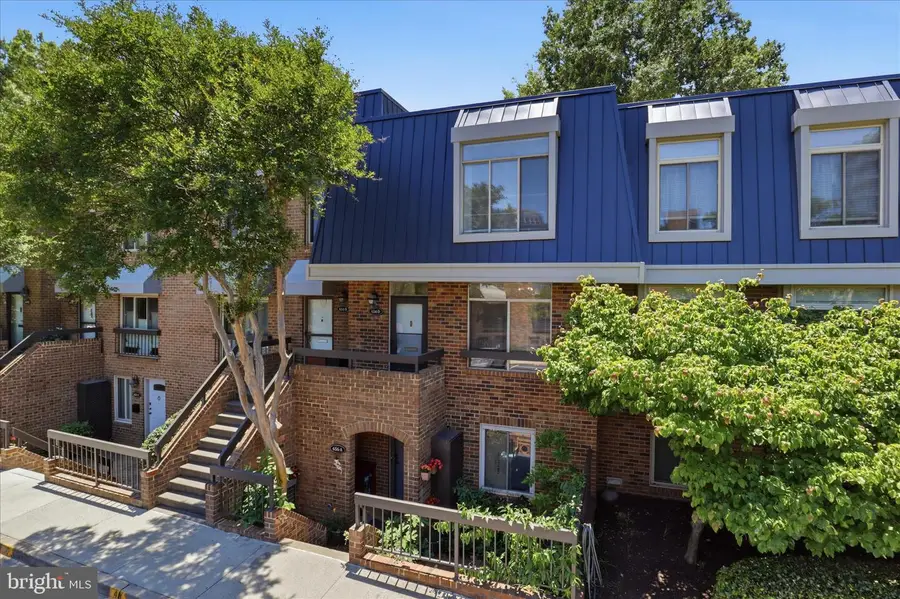 656 15th St S #2, Arlington, VA 22202 - #3
