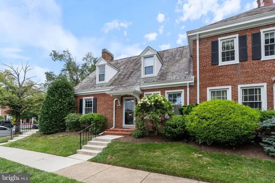 4608 36th St S, Arlington, VA 22206 - #2