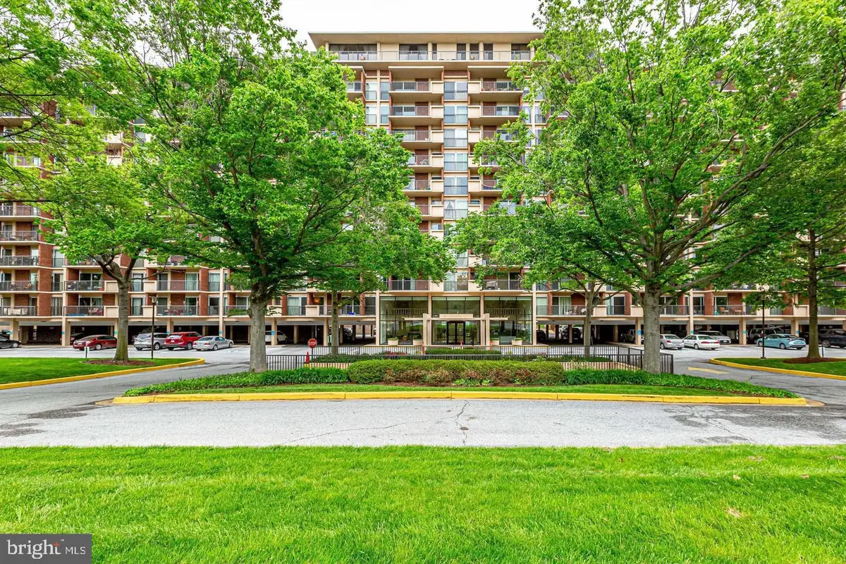 1300 Army Navy Dr #205, Arlington, VA 22202 - #1