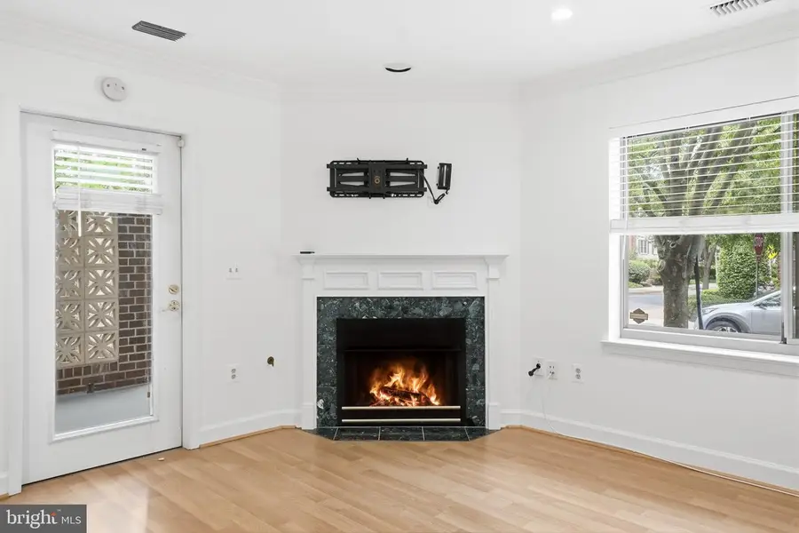 1050 N Stuart St #122, Arlington, VA 22201 - #3