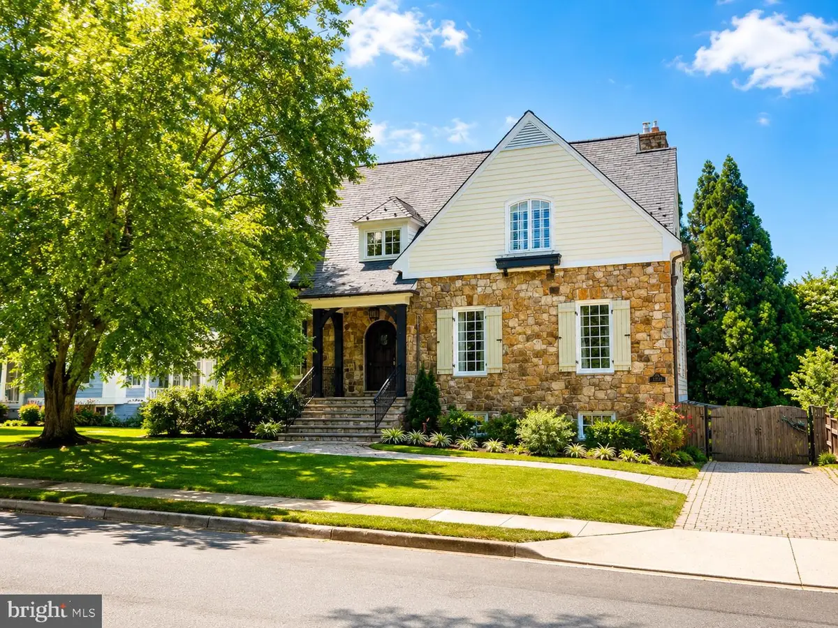 3212 N Rochester St, Arlington, VA 22213 - #1