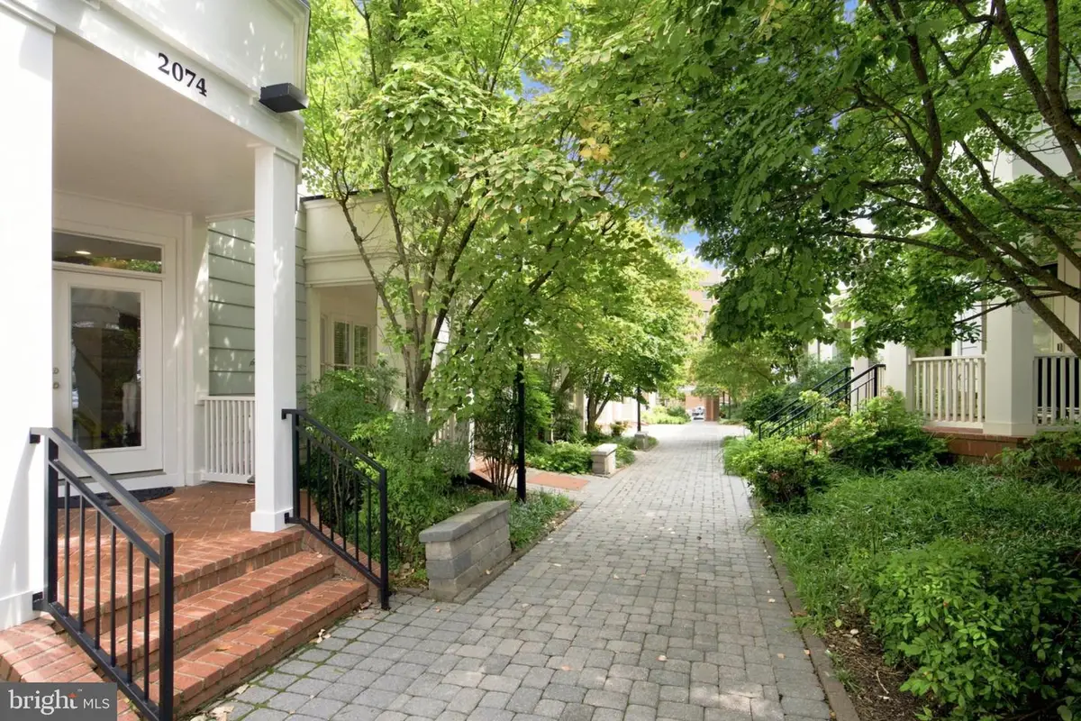 2074 N Oakland St, Arlington, VA 22207 - #1