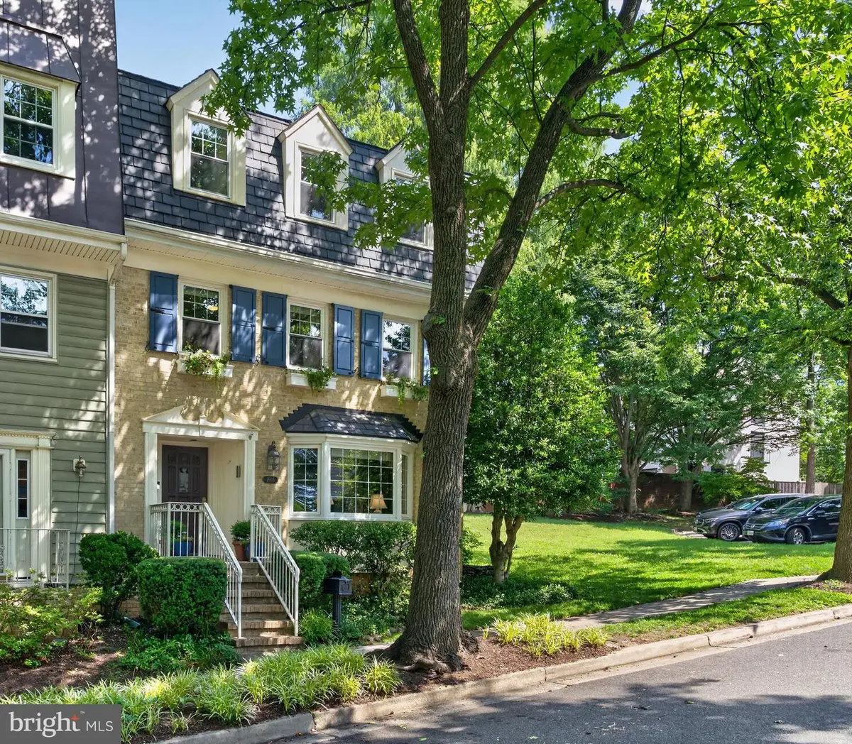 2015 N Brandywine St N, Arlington, VA 22207 - #1