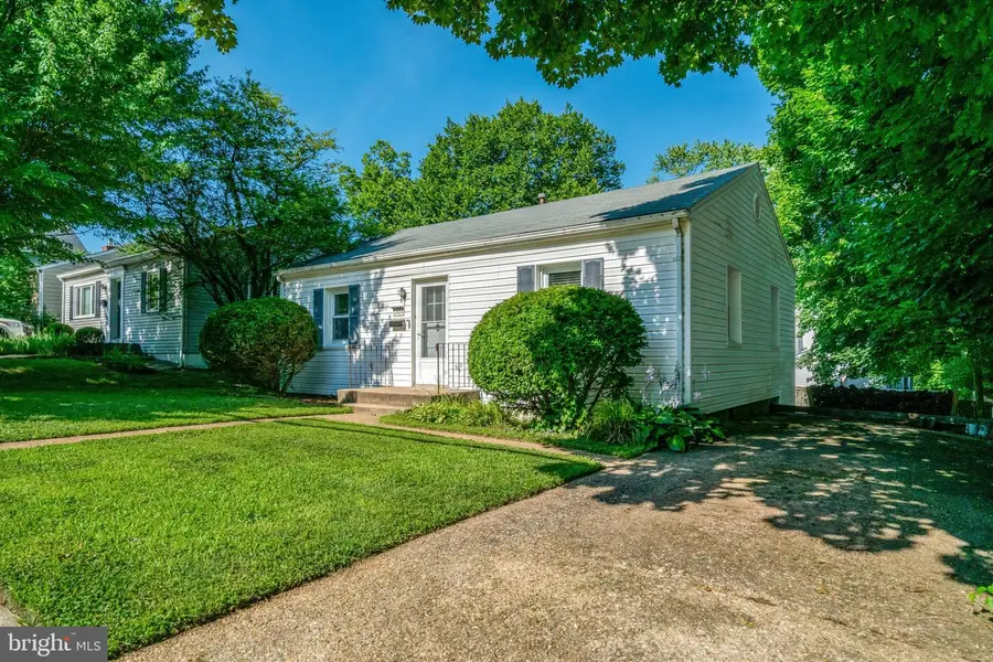 1404 N Roosevelt St N, Arlington, VA 22205 - #2