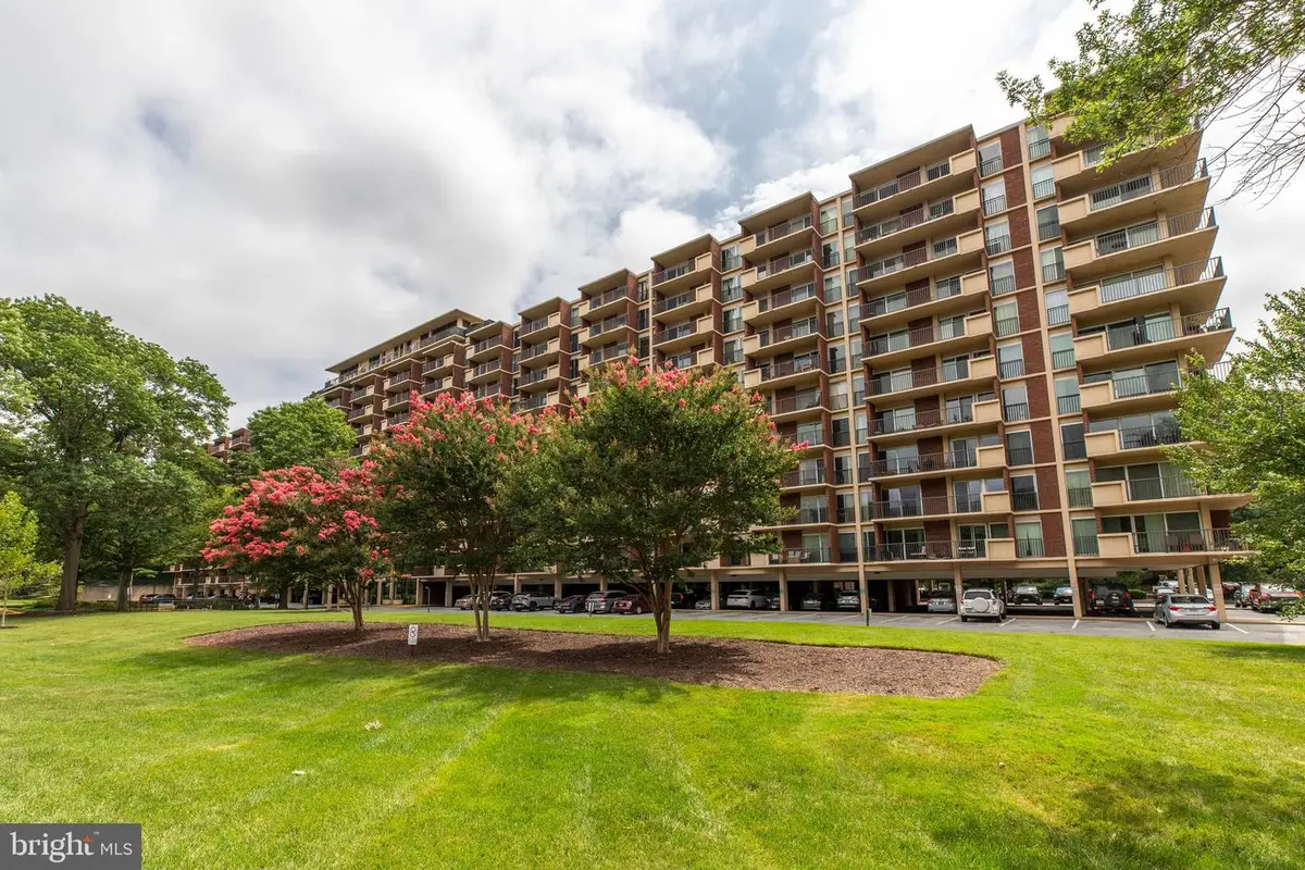 1300 Army Navy Dr #814, Arlington, VA 22202 - #1