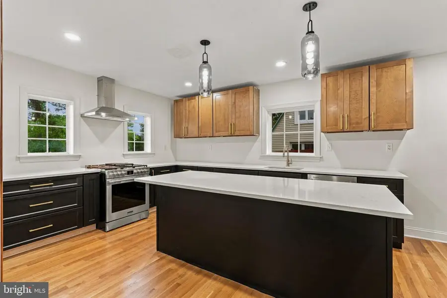 1006 26th St S, Arlington, VA 22202 - #2