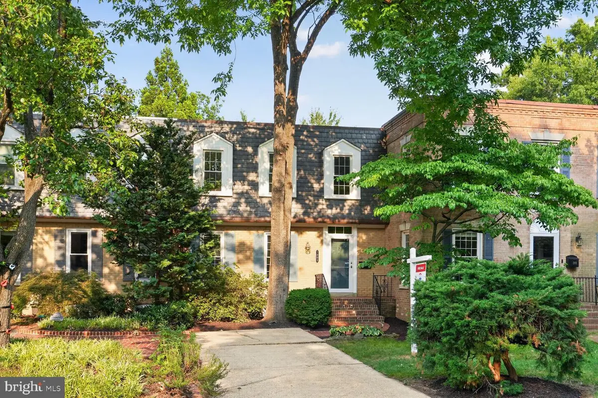 1303 N Lynnbrook Dr N, Arlington, VA 22201 - #1