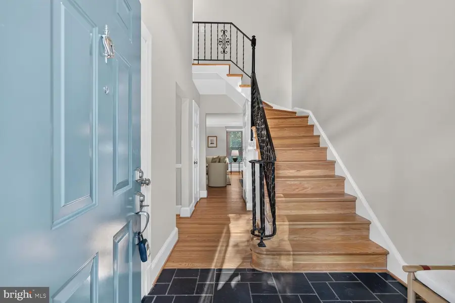 1303 N Lynnbrook Dr N, Arlington, VA 22201 - #2