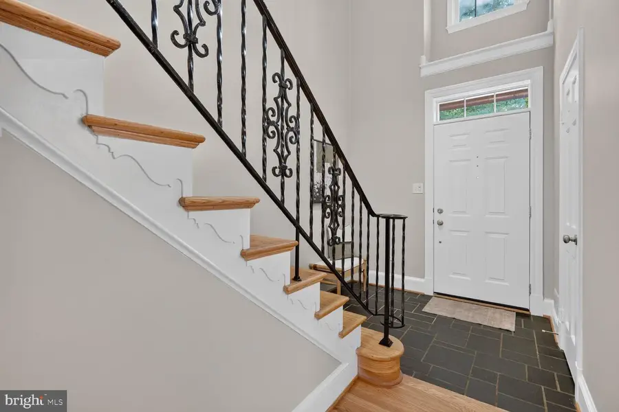 1303 N Lynnbrook Dr N, Arlington, VA 22201 - #3