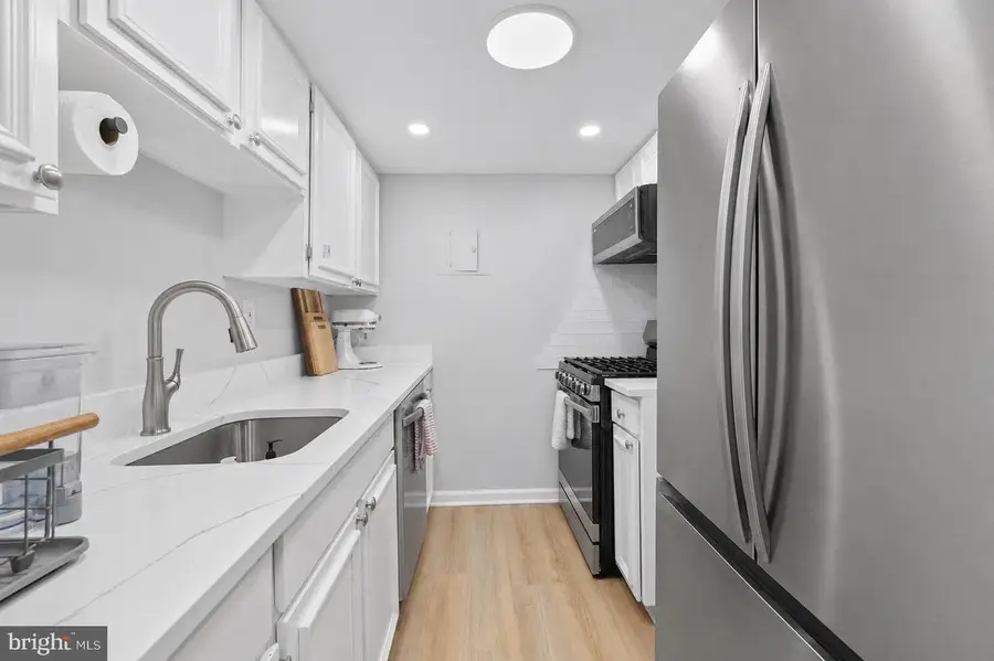 1300 Army Navy Dr #320, Arlington, VA 22202 - #2