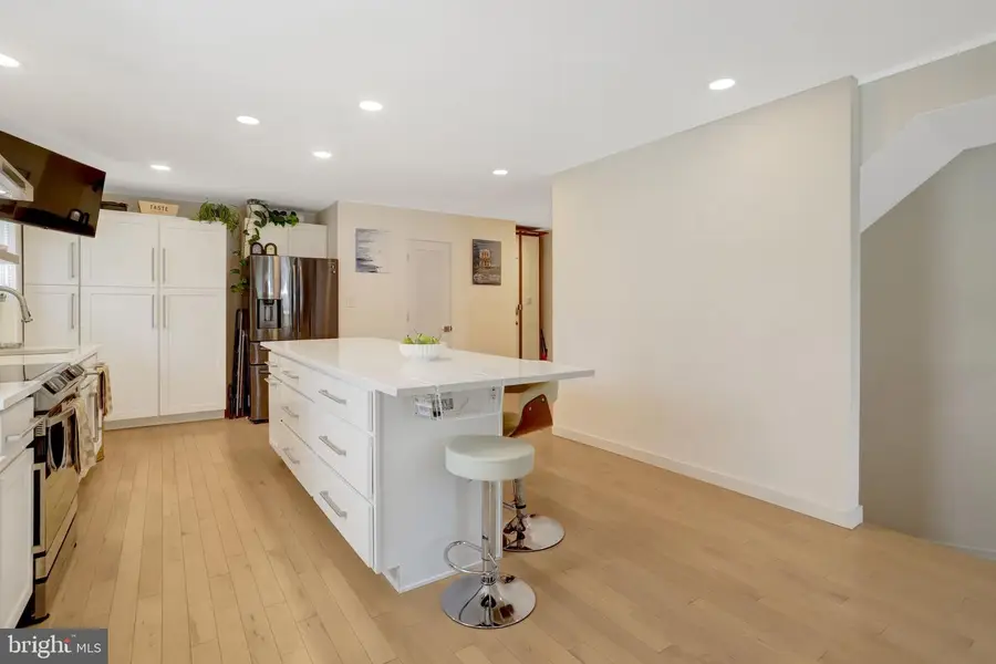 2113 N Lincoln St, Arlington, VA 22207 - #2