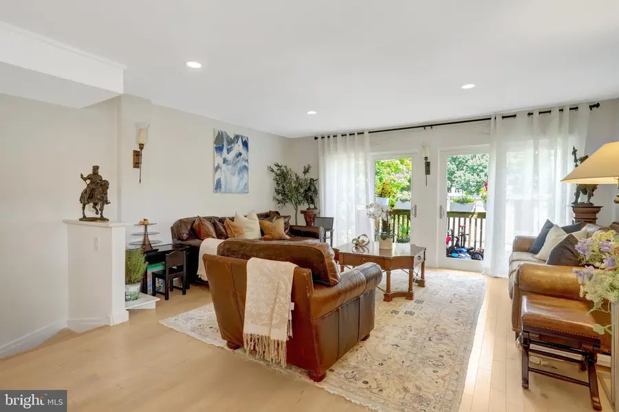 2113 N Lincoln St, Arlington, VA 22207 - #3