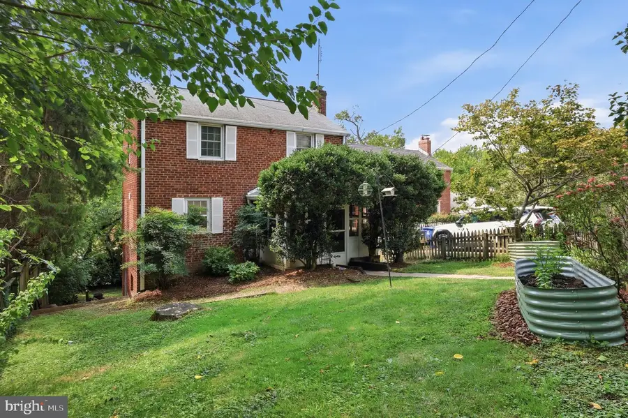 2004 N Cleveland St, Arlington, VA 22201 - #2