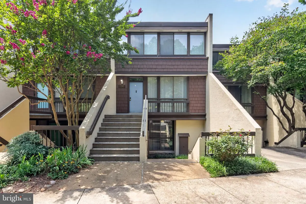 2208 S Randolph St S #1, Arlington, VA 22204 - #1
