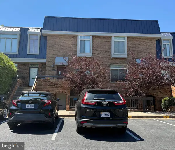 1605 S Hayes St #1, ARLINGTON, VA 22202