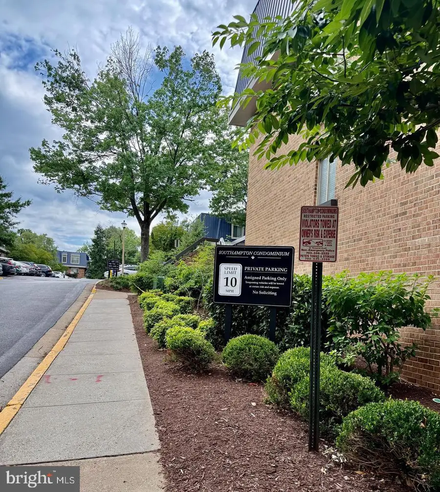 1605 S Hayes St #1, Arlington, VA 22202 - #2