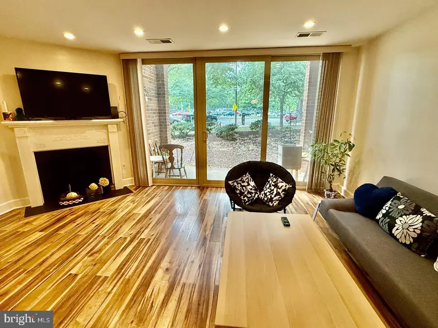 1605 S Hayes St #1, Arlington, VA 22202 - #3