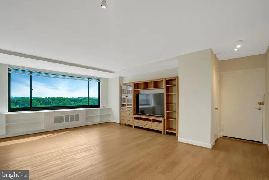 1021 Arlington Blvd #818, Arlington, VA 22209 - #3