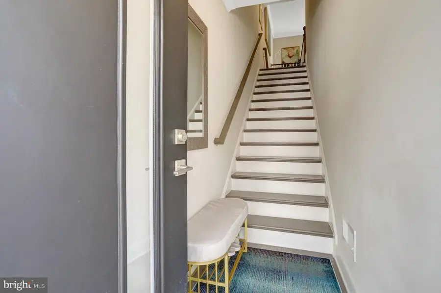 1020 S Taylor Ct, Arlington, VA 22207 - #2