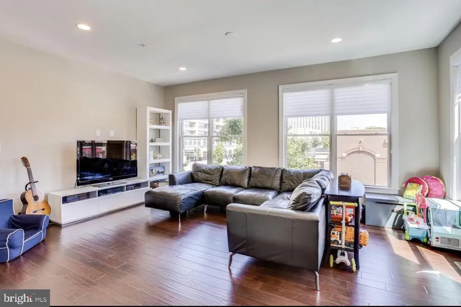 2810 11th St S #t001, Arlington, VA 22204 - #2