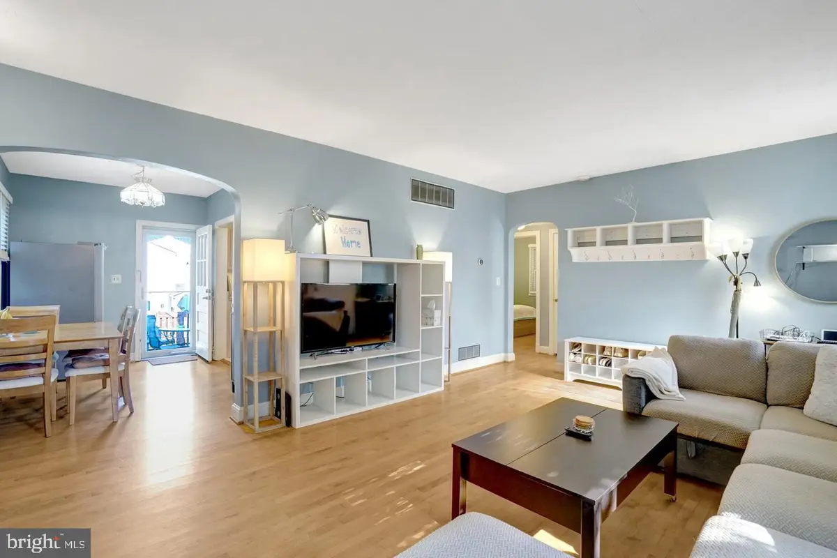 1404 N Roosevelt St N, Arlington, VA 22205 - #1