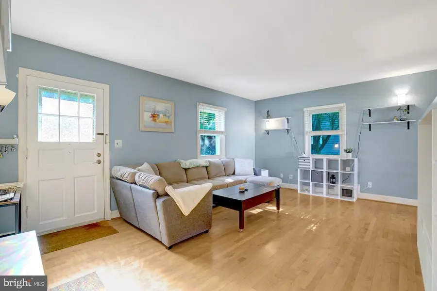 1404 N Roosevelt St N, Arlington, VA 22205 - #3
