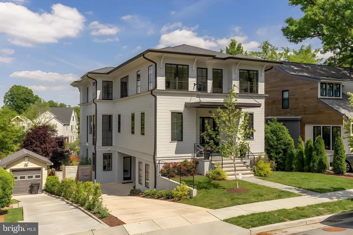 135 N Edgewood St, Arlington, VA 22201 - #1
