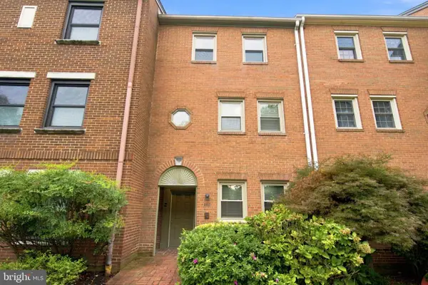 2413 9th St S, ARLINGTON, VA 22204