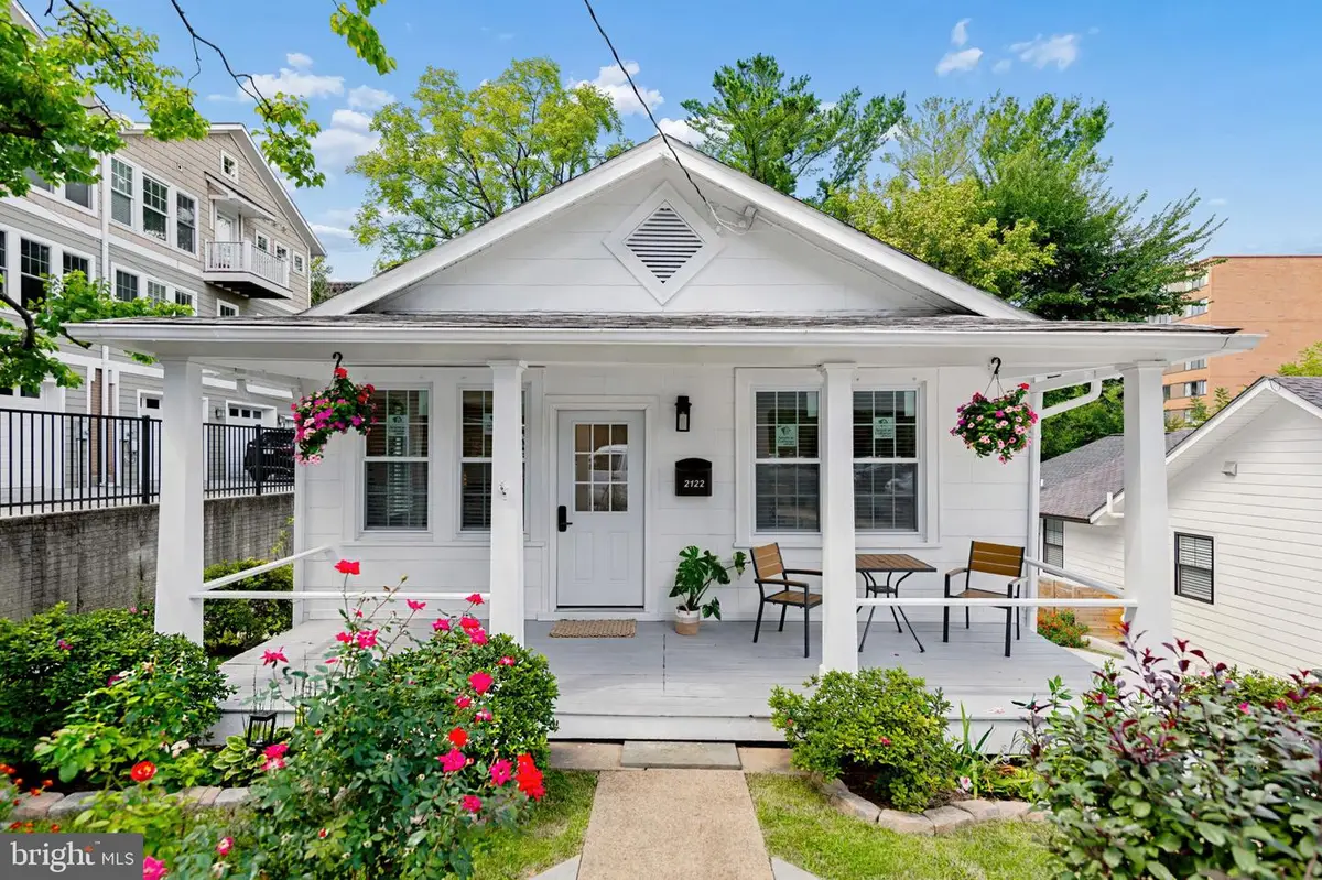 2122 N Thomas St, Arlington, VA 22207 - #1