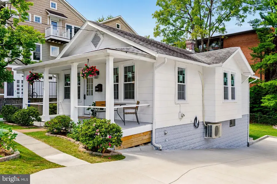 2122 N Thomas St, Arlington, VA 22207 - #3
