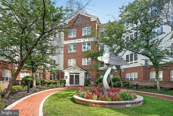 801 S Greenbrier St #404, ARLINGTON, VA 22204