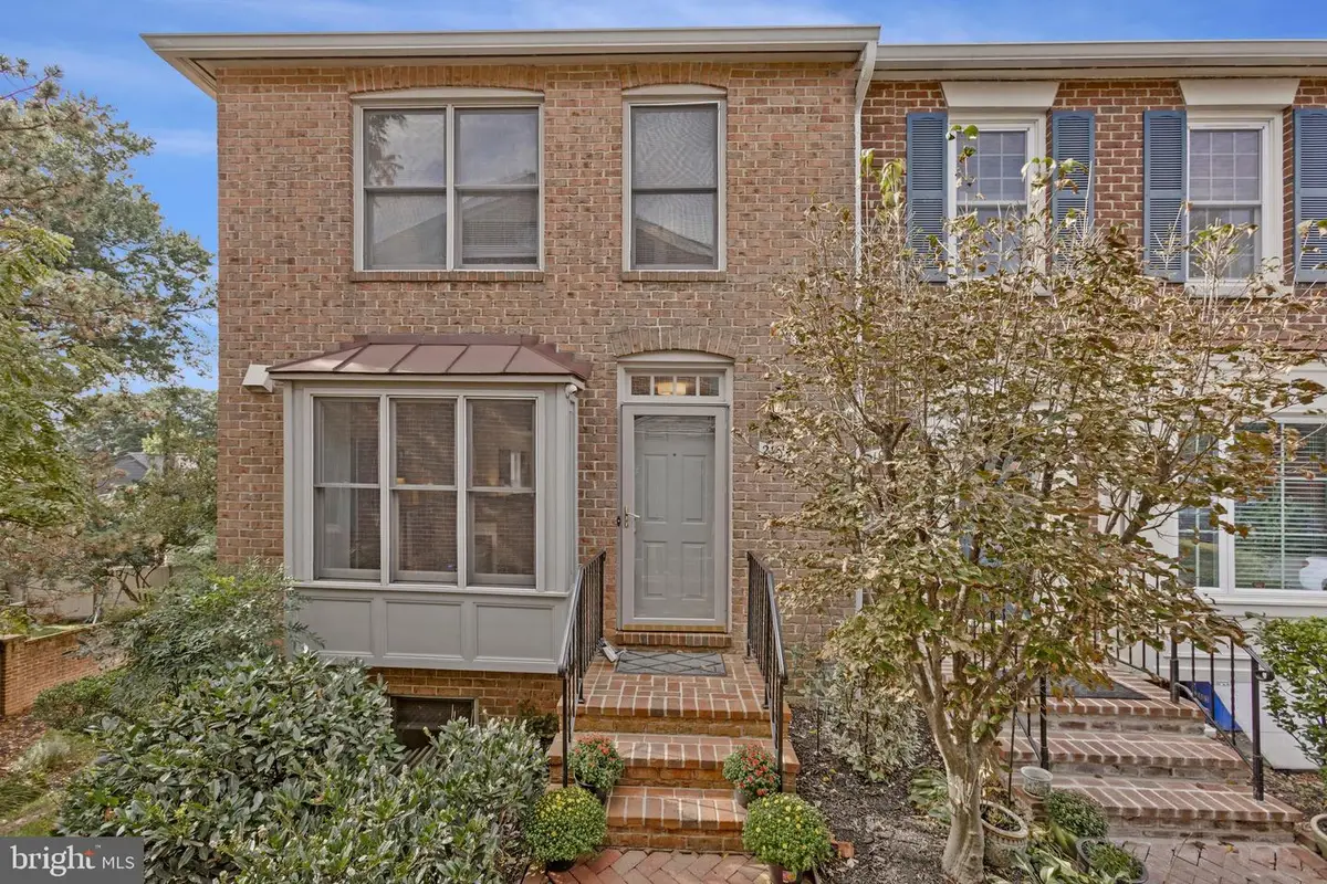 2105 N Tazewell Ct, Arlington, VA 22207 - #1