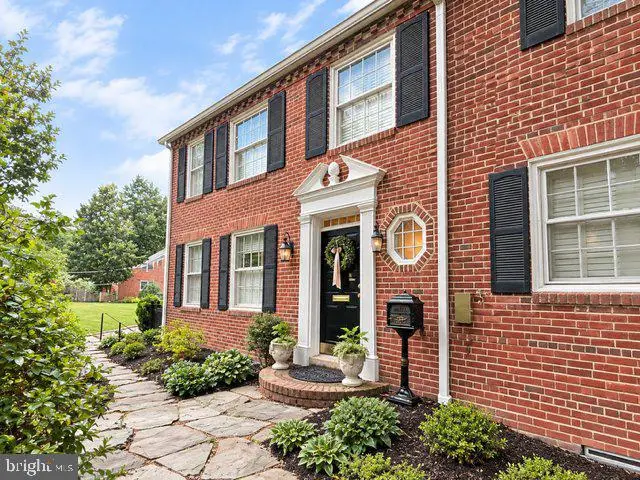 3705 Lorcom Ln, Arlington, VA 22207 - #1
