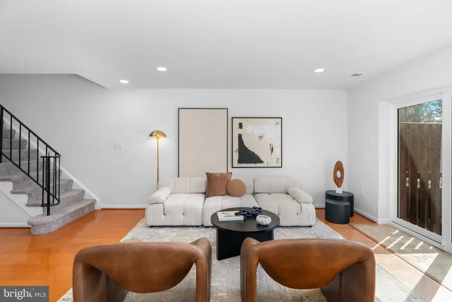 2117 N Monroe St #d, Arlington, VA 22207 - #3