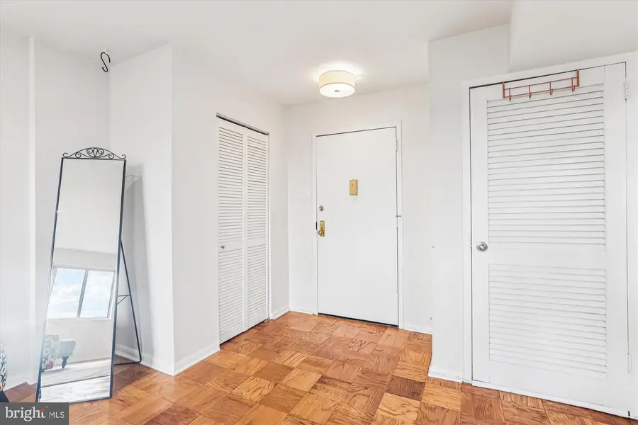 5340 Holmes Run Pkwy #1119, Alexandria, VA 22304 - Image #2