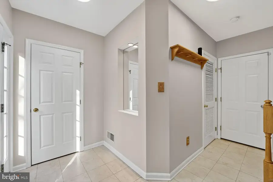 966 Harrison Cir, Alexandria, VA 22304 - Image #3